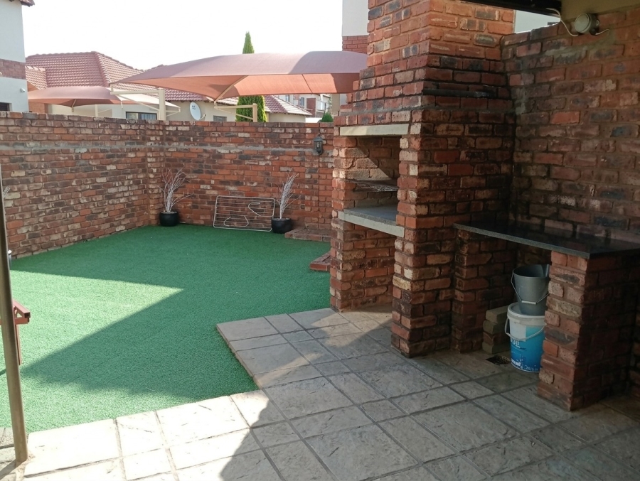 To Let 3 Bedroom Property for Rent in Waterval East North West